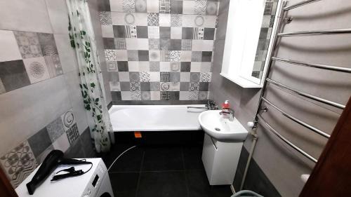 Sukhinovka Apartment | Comfortable 2-Bedroom Apartment with 4 Beds & A/C