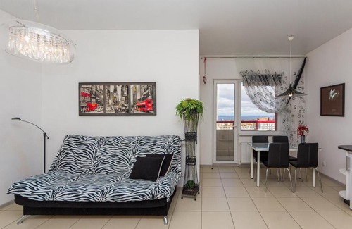 Petrozavodsk Apartment | Stylish 2-Bedroom Apartment with Unique City Views