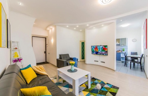 Besarabka Apartment | Cozy 2-Room Apartment Near Bessarabsky Market, Rated 9.6