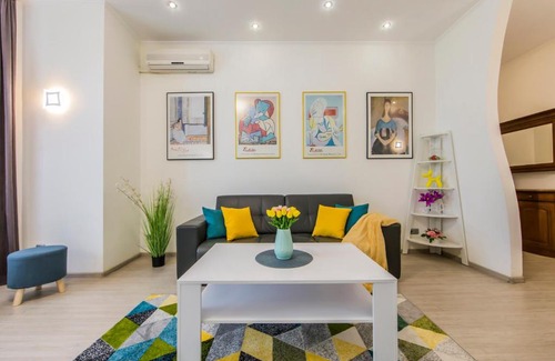 Besarabka Apartment | Cozy 2-Room Apartment Near Bessarabsky Market, Rated 9.6