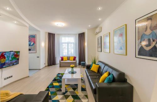 Besarabka Apartment | Cozy 2-Room Apartment Near Bessarabsky Market, Rated 9.6
