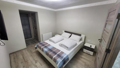 Berehove Apartment | Convenient 2-Bedroom Apartment in Central Berehove