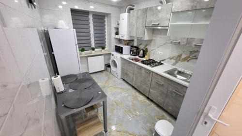 Berehove Apartment | Convenient 2-Bedroom Apartment in Central Berehove