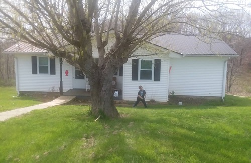 Albany House | Ideal Retreat 2.0 Miles from Wolf River Resort on Dale Hollow