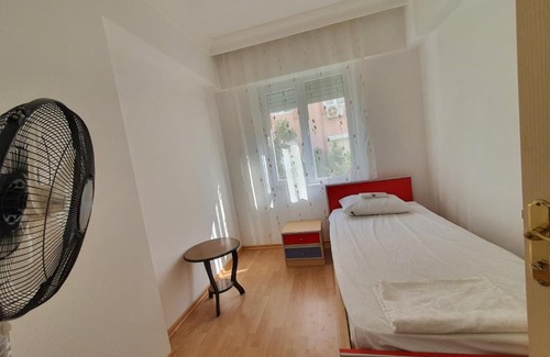 Liman Mahallesi Apartment | Beachside Retreat: Guest Rated 10/10 with Ocean Views