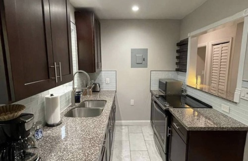 Croissant Park Apartment | Pet-Friendly 2/1 Near Downtown Fort Lauderdale with Free Parking