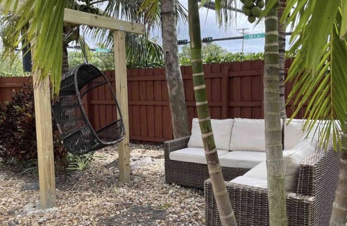 Croissant Park Apartment | Pet-Friendly 2/1 Near Downtown Fort Lauderdale with Free Parking