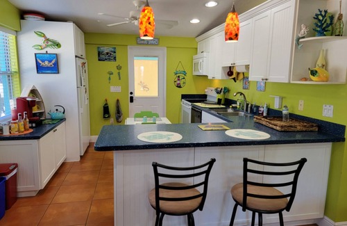South Gate Ridge House | Pet-Friendly Retreat Near Top Beach with Private Yard