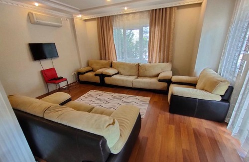 Konyaalti Apartment | Ideal Family Retreat with Pool for Unforgettable Getaways