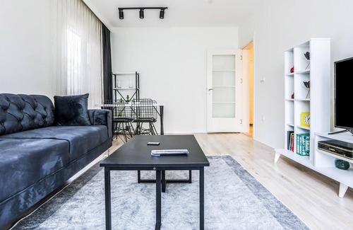 Pendik District Apartment | 2+1 Modern Flat with Balcony in Tuzla