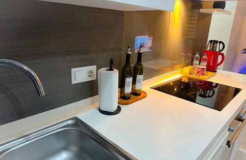 Basaksehir Apartment | Modern Residence in Medikule: Ideal for Families with Breakfast