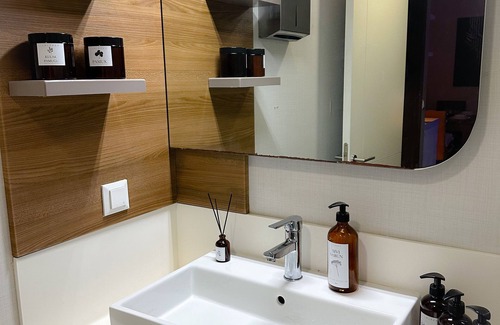 Basaksehir Apartment | Modern Residence in Medikule: Ideal for Families with Breakfast