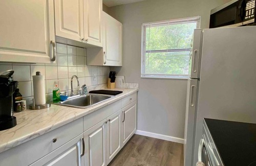 Disston Heights Apartment | Convenient 2/1 Apartment - Close to Beach and Downtown!