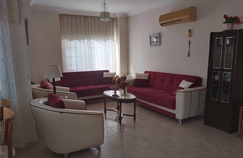 Alanya Apartment | Family-Friendly 2+1 with Pool in Central Location