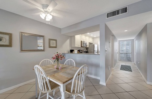 Plantation Condo | Ideal 2/2 Ground Unit by Golf Course, Minutes from Beach