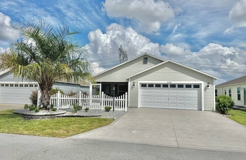 Leesburg House | Beautiful 2-Bedroom Retreat in The Village of Citrus Grove