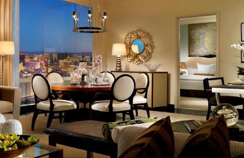 Las Vegas Resort | Convenient Hotel 2 Miles from Convention Center with Spa