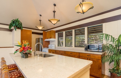 Poipu Condo | Ocean View Paradise: Kiahuna Beach Condo with Pool & Gym