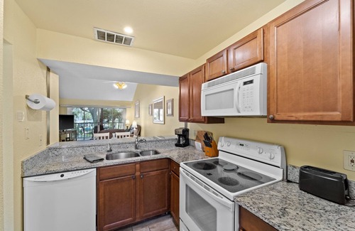Plantation Condo | Stylish 2/2 Retreat Near Beach with Pool & Breakfast