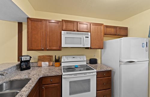 Plantation Condo | Stylish 2/2 Retreat Near Beach with Pool & Breakfast