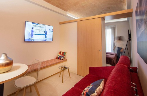 Figueres Apartment | Inviting 2-3 Canigó - Standard Apartment with Spa & Kitchen