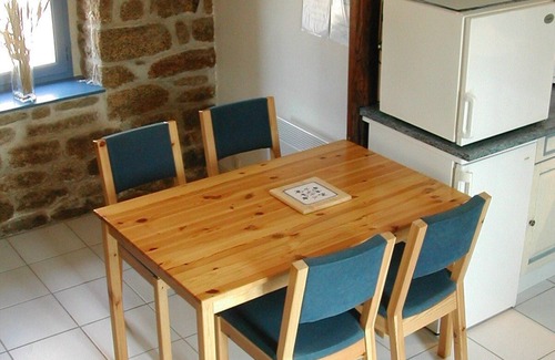 Ploemeur House | 2/3-person gite 350 m from beaches via footpath and adjacent to 18-hole golf course.