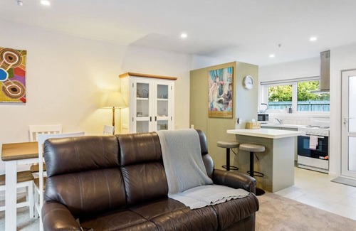 Epsom House | Inviting Flora and Fauna Unit with Garden & Deck Access