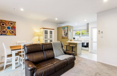 Epsom House | Inviting Flora and Fauna Unit with Garden & Deck Access