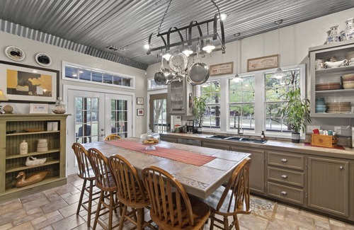 Enchanted Oaks House | Unique 2.5 Houses on 3 Acres with Pool and Spa Retreat