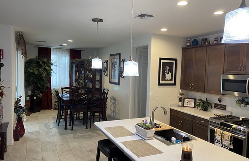 Maryvale House | Convenient Stay 2.5 Miles from Super Bowl LVII - State Farm