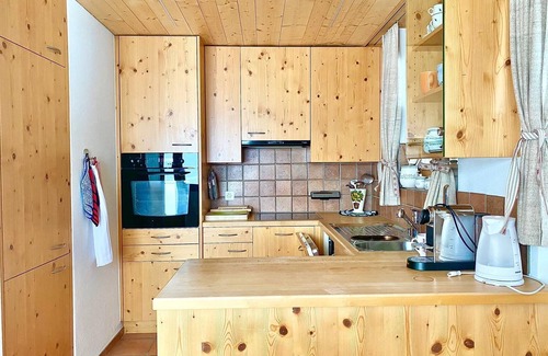 Monstein Apartment | Exceptional 2.5 Zimmer Terrassen Wohnung with Spa & Breakfast