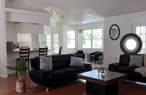 Lake Magdalene House | 2 acres property with lake view in middle of the town