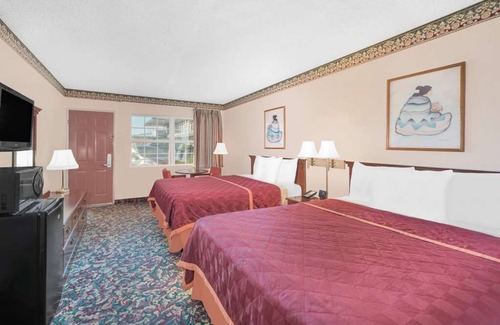 Pecos Hotel | Budget-Friendly Accommodations Near Memory Lane Museum