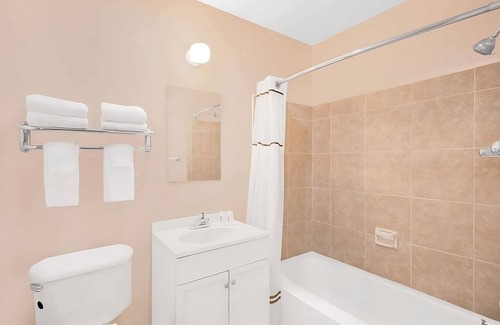 Pecos Hotel | Budget-Friendly Accommodations Near Memory Lane Museum