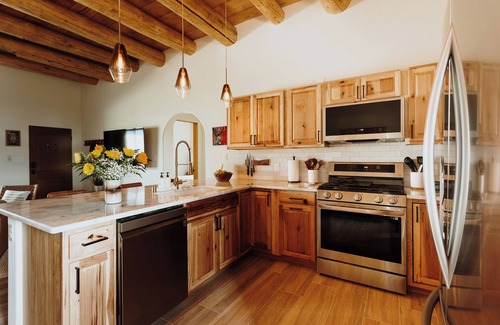 Taos House | 2 Amazing Home Together, Mountain Views, Easy to TSV