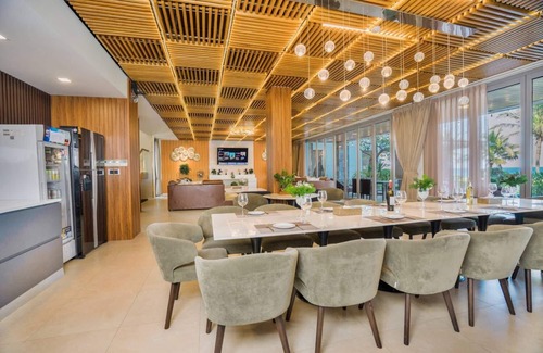 Ngu Hanh Son Villa | Anna's Ocean Villa: Ideal Retreat with Seaview & Pool