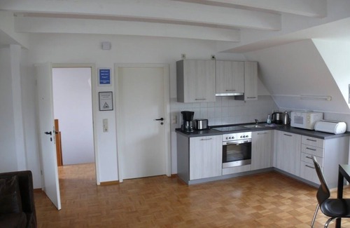 Muritz House | Cozy Lakeside Apartments with Fireplace and Sauna in Klocksin