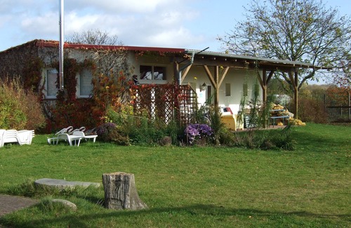 Muritz House | Cozy Lakeside Apartments with Fireplace and Sauna in Klocksin