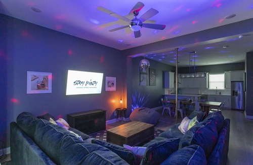 North Nashville House | Ideal BACH PADS with Pool Table & Easy Downtown Access