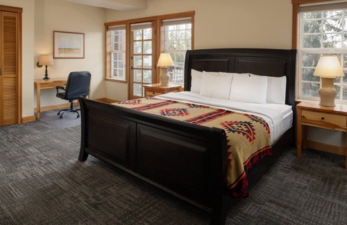 Vancouver Hotel | 2 Balconies: Enjoy a Beautiful Atmosphere at Our Rustic Lodge-Styled Stay