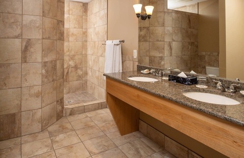 Vancouver Hotel | 2 Balconies: Enjoy a Beautiful Atmosphere at Our Rustic Lodge-Styled Stay