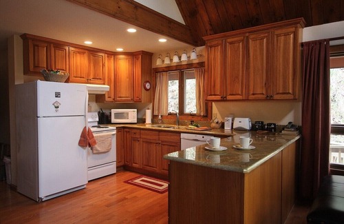 Maggie Valley Cabin | Secluded 2 Bd Cabin by Rushing Creek with Hot Tub & Pool