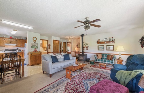 Maggie Valley Cabin | 2 BD 2 BA Cozy, Single LV Cabin, Views, Covered Porch