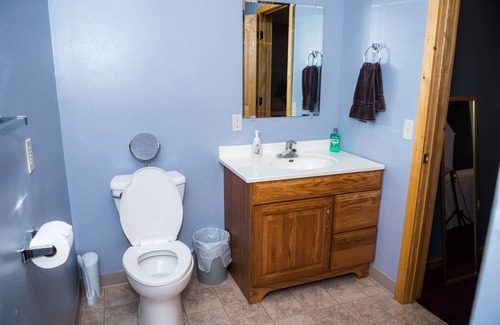 Bonesteel Cabin | Modern 2-Bedroom Suite with Pool & Breakfast Included