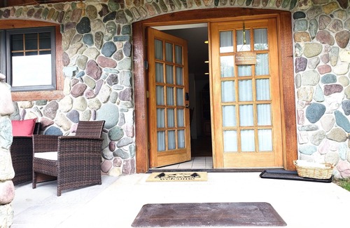 West Glacier Apartment | Inviting Lodge with Jet Bath, Sauna & Pool near West Glacier