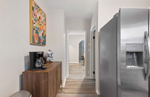 Wyandotte House | Pet-Friendly 2 BD Home with Fast Wi-Fi Near Detroit River