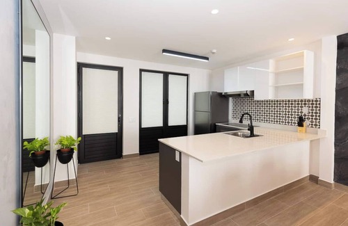 Casco Viejo Condo | Guest Rated 10/10: Rooftop Pool & Ocean Views in Casco Viejo