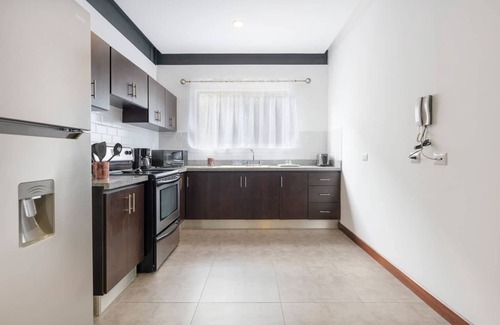 San Jose House | Convenient 2 BDR Apartment Near Airport & Sabana Park