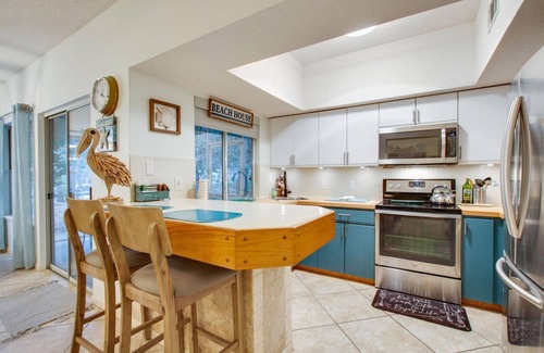 Miramar Beach Cottage | Highly Rated 2 BDR Cottage Steps from Pool & Beach Access