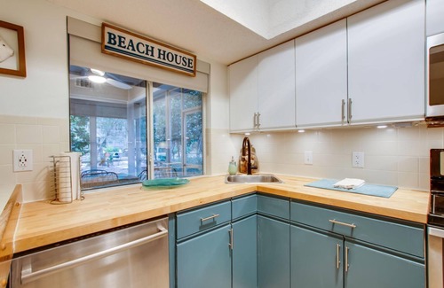 Miramar Beach Cottage | Highly Rated 2 BDR Cottage Steps from Pool & Beach Access